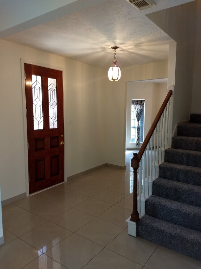 Building Photo - 7211 N Hearthstone Green Dr