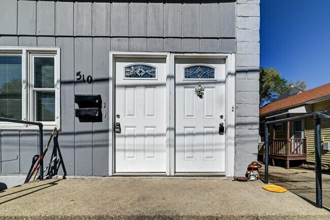 Building Photo - 510 S Academy St #1