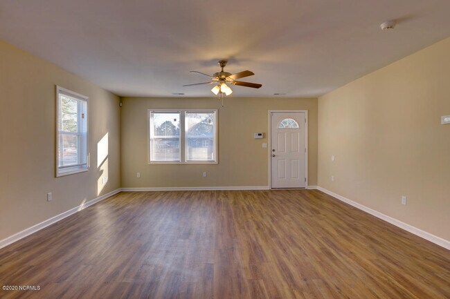 Foto del edificio - 2251 Onslow Dr