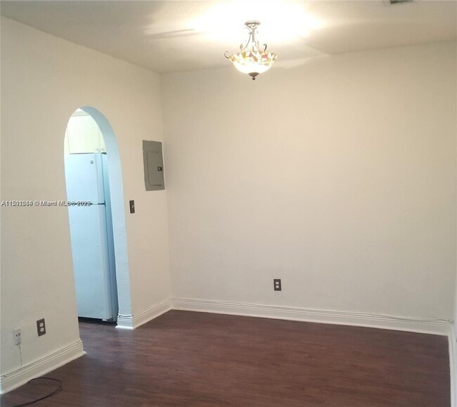 Foto del edificio - 941 NE 169th St