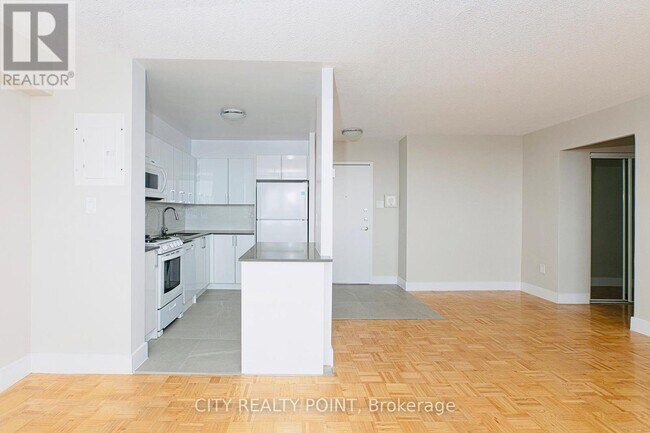 Photo du bâtiment - 666-1666 Spadina Ave.