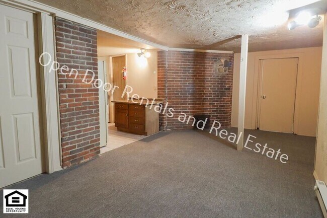Building Photo - 109 S State St