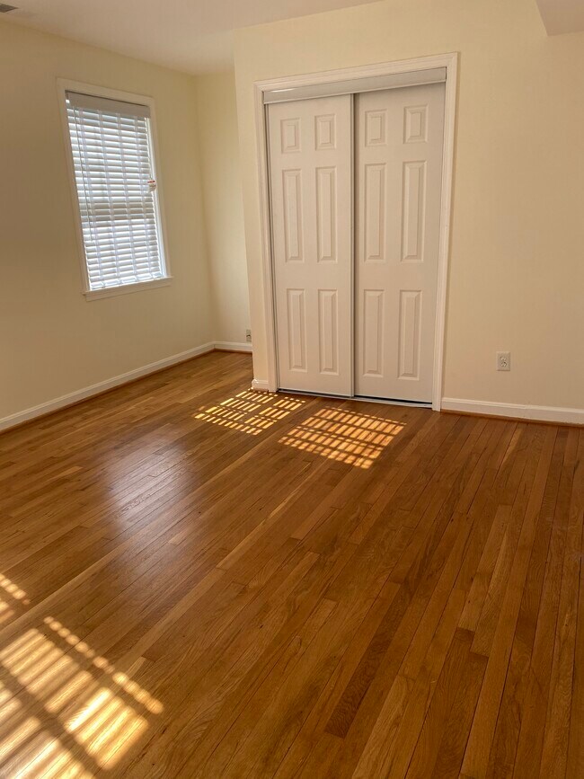 Dormitorio - 3800 W St SE