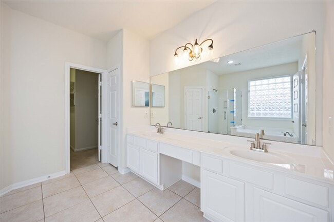 Foto del edificio - 24623 Blane Dr