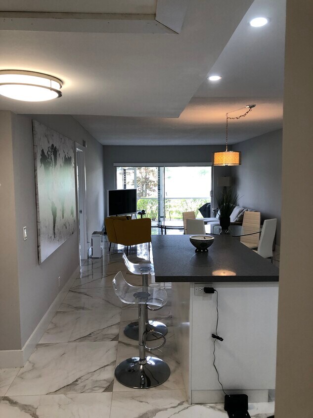 Foto principal - 2801 N Palm Aire Dr