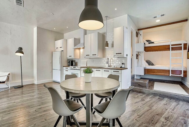 Building Photo - 466 Woodcliff Dr