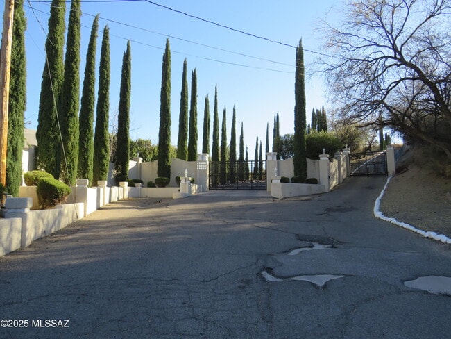 Building Photo - 2509 N Mesquite Pl