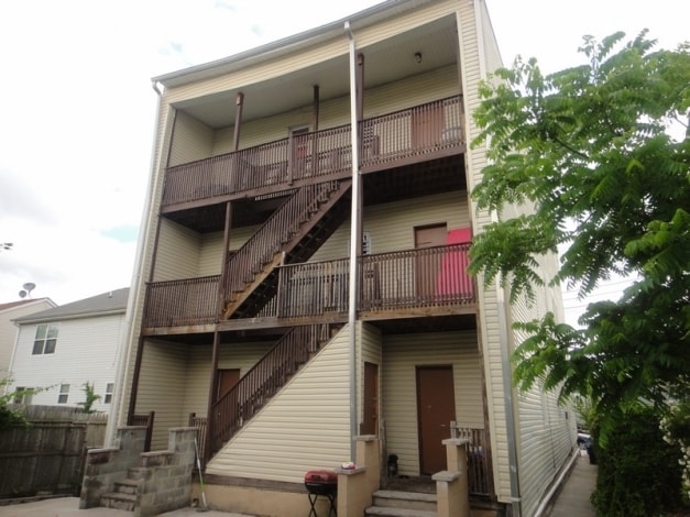 Building Photo - 489 S 12th St