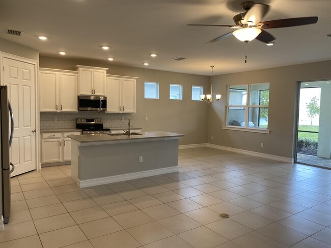 Building Photo - 16729 Siesta Drum Wy