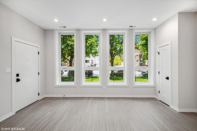 Foto del edificio - 2707 W Washington Blvd