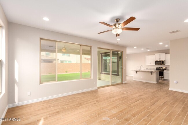 Foto del edificio - 9464 E Saturn Ave