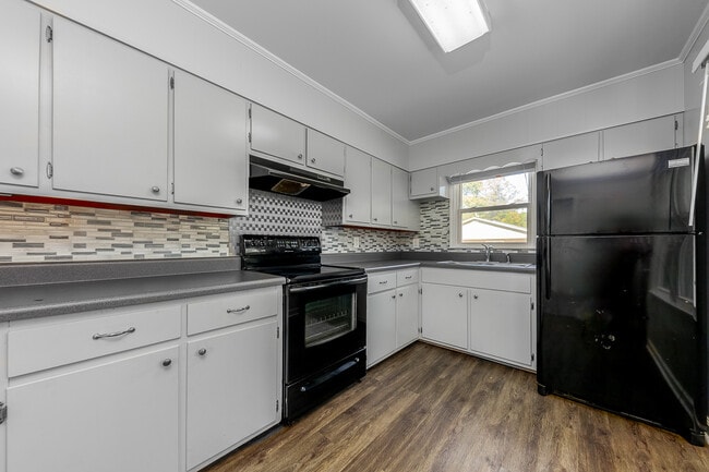 Building Photo - 1009 Park Dr