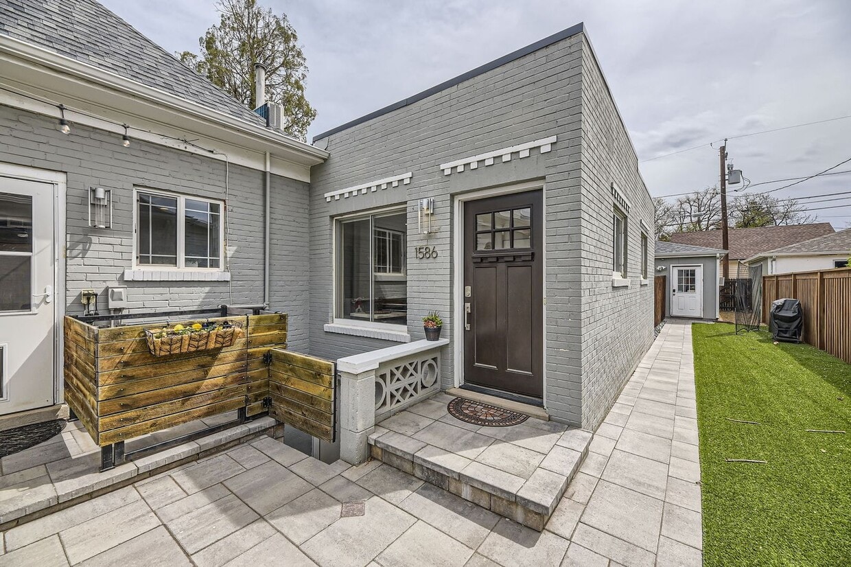 Primary Photo - 2BD, 1BA Half-Duplex in Platt Park with Ov...