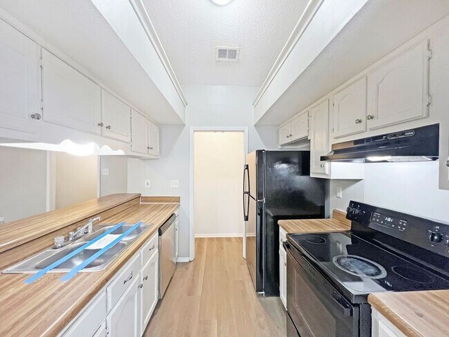Foto del edificio - 3575 Shadow Oaks Pkwy