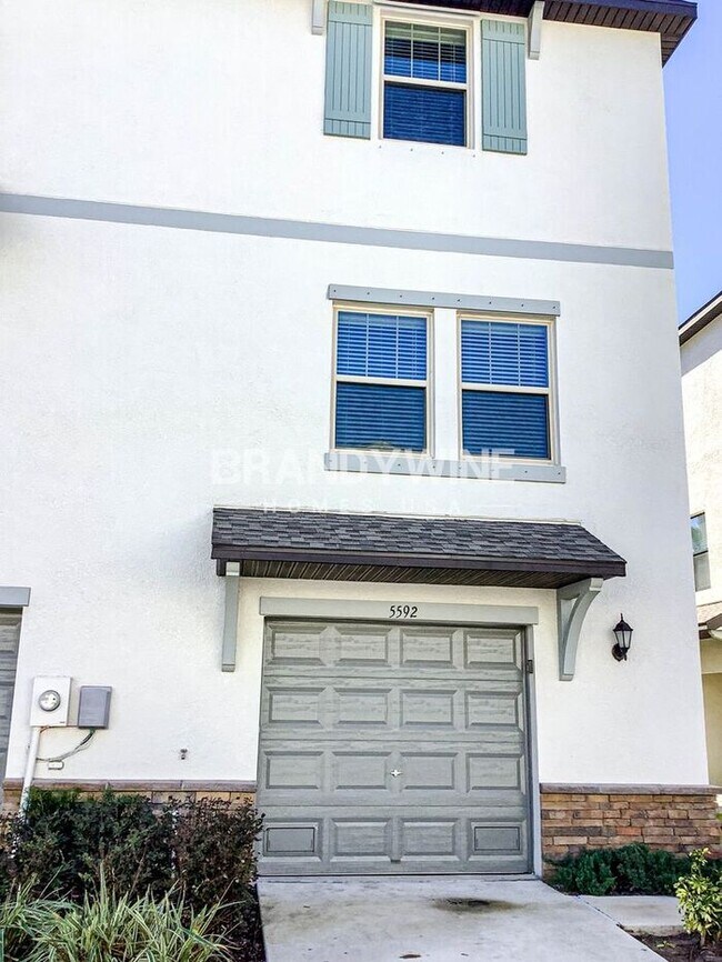 Foto del edificio - MOVE IN SPECIAL - $1500 off APRIL Rent - M...