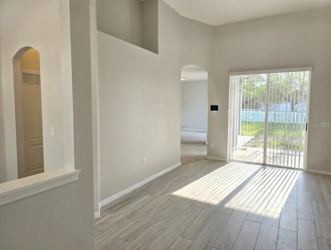 Foto del edificio - 10805 Australian Pine Dr