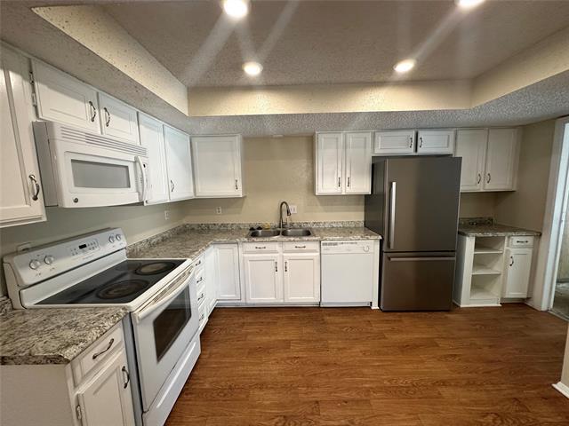 Building Photo - 2806 Spring Valley Dr