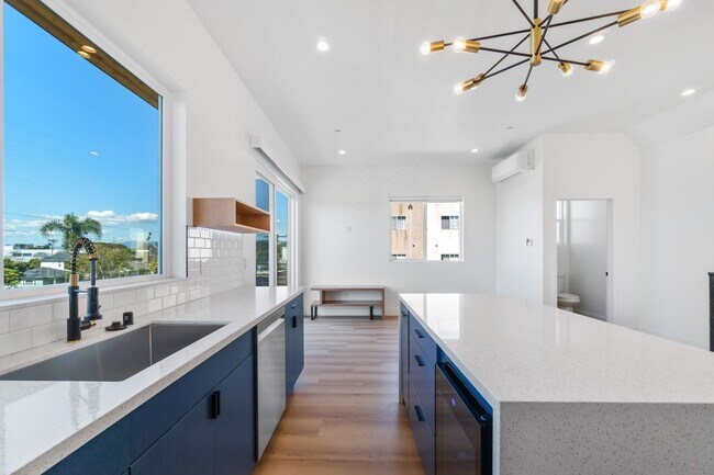 Building Photo - Brand New! $1000 April move in credit!! Br...
