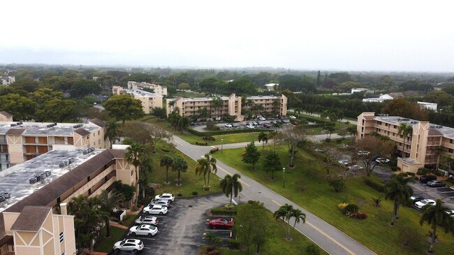 Foto del edificio - 14307 Bedford Dr