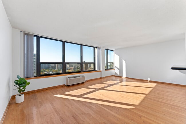 Foto del edificio - 5100 N Marine Dr