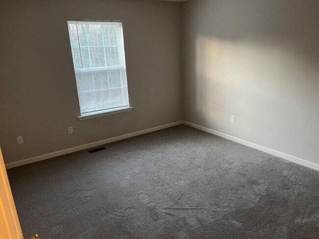Building Photo - Centrally located Prince Frederick Home