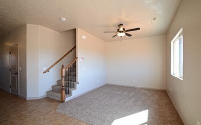 Building Photo - Charming 3 bedroom Townhome. 2 Community P...