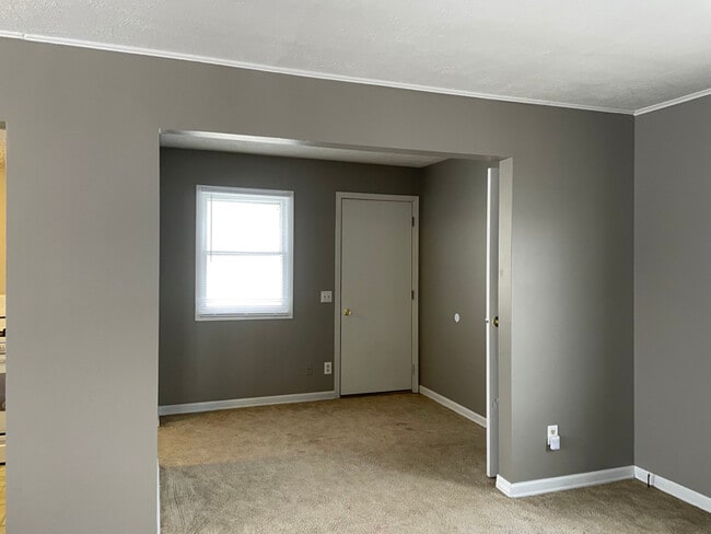 Building Photo - 509 N Blue Mound Ave