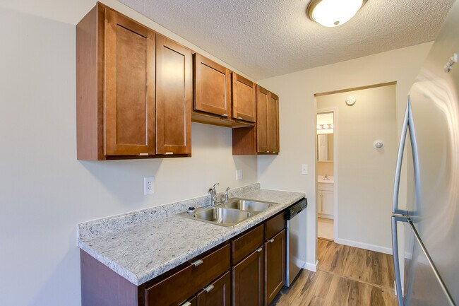 Building Photo - 1337 Arkwright St N