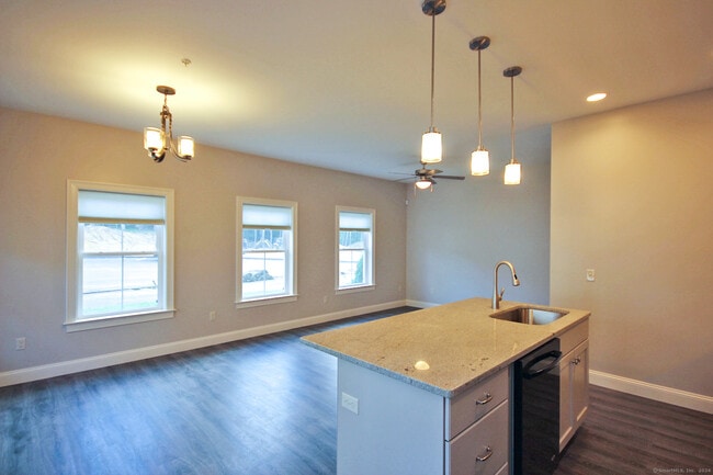 Building Photo - 103 Edgewater Cir