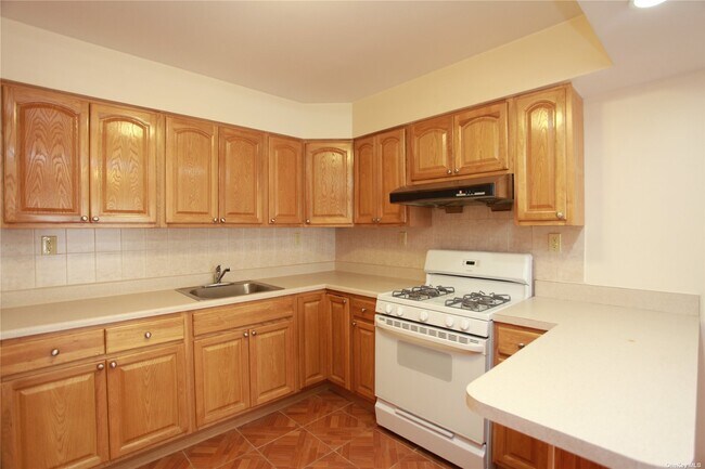 Foto del edificio - 62 Tompkins Ave