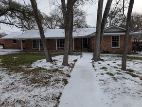 Building Photo - 3001 El Camino Dr