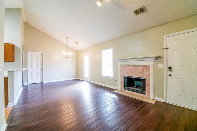 Foto del edificio - 1214 Foxwood Dr