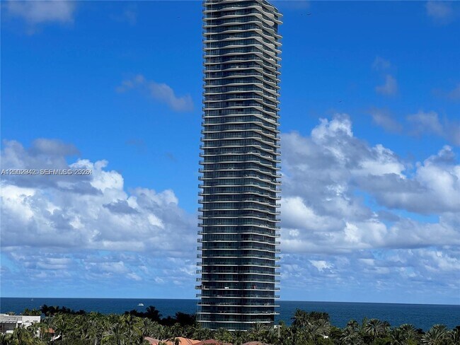 Foto del edificio - 19380 Collins Ave