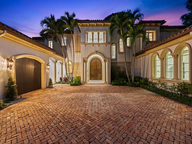 Building Photo - 639 Middle River Dr