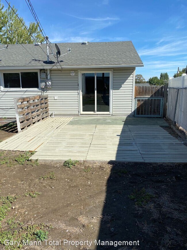 Building Photo - 3 br, 1 bath House - 412 N Dale Rd