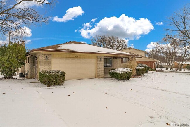 Building Photo - 640 Cumberland St