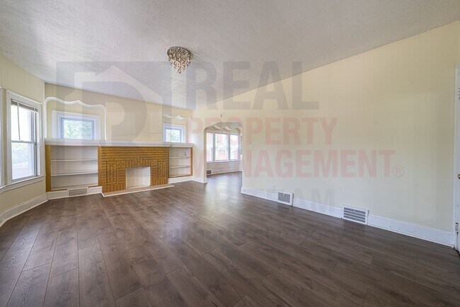 Building Photo - 3633 E 153rd St