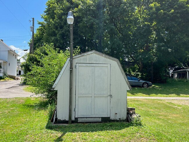 Foto del edificio - Two Story Home