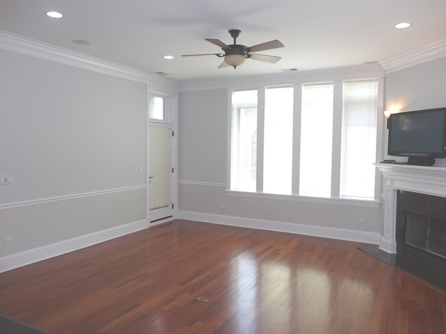 Building Photo - 2401 N Janssen Ave