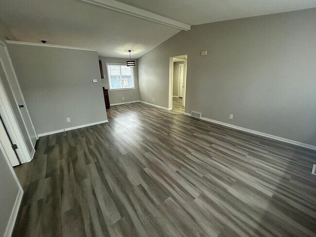 Foto del edificio - Updated 3 Bed / 2 Bath Home – Council Bluffs – $1,495/mo