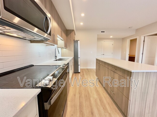 Building Photo - 685-685 Boynton Pl