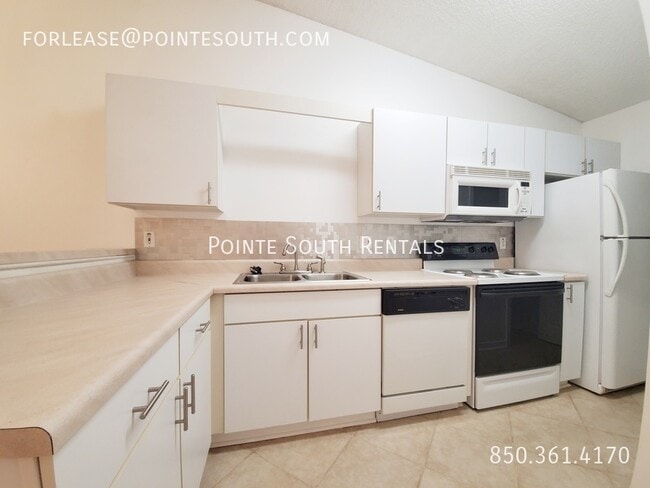 Building Photo - 2BD/1BA Townhome in Pine Forest Royale