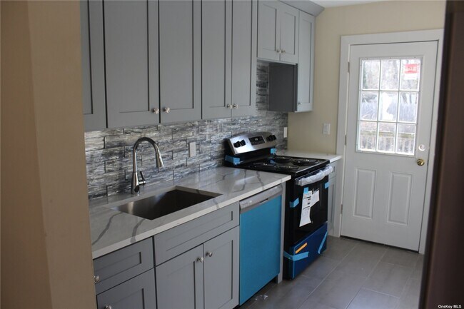 Building Photo - 22 Amityville Rd