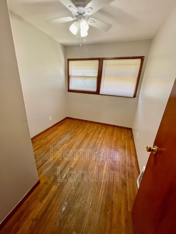 Foto del edificio - 405 Cameron Rd