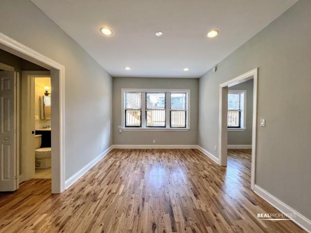 Foto principal - 0 bedroom in CHICAGO IL 60625