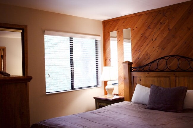 Building Photo - Spacious 3 Bed + Loft, 2 Bath Retreat! AVA...