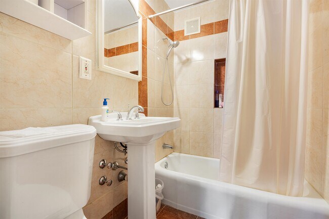 Building Photo - 225 St Pauls Ave