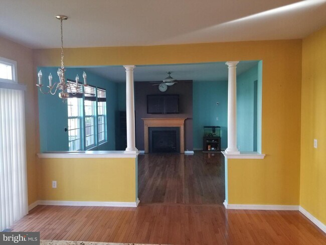 Foto del edificio - 409 Ruby Rd