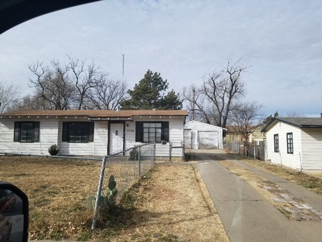 Foto del edificio - 2409 Oak Dr