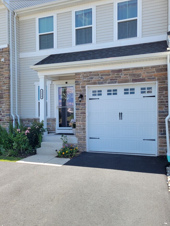 Foto del edificio - 1529 Emily Ct